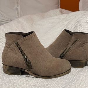 Booties for girls (no call)